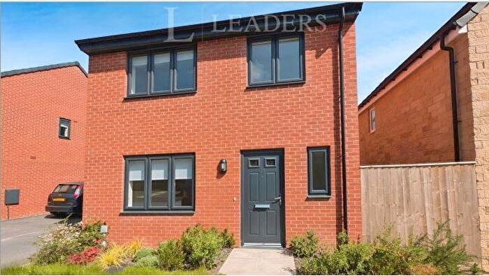 4 Bedroom Semi-Detached House To Rent In Burrows Avenue Clay Cross, S45