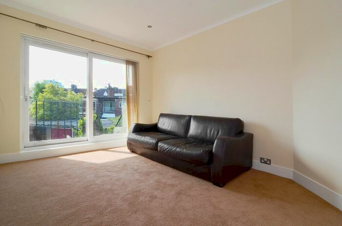 2 Bedroom Maisonette To Rent In Fairlawn Grove, London, W4