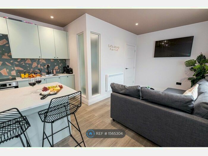 1 Bedroom Flat To Rent In Holdenhurst Road, Bournemouth, BH8