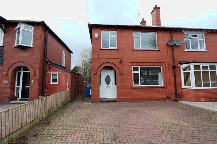 3 Bedroom Semi-Detached House To Rent In North Circle, Whitefield, Manchester, M45