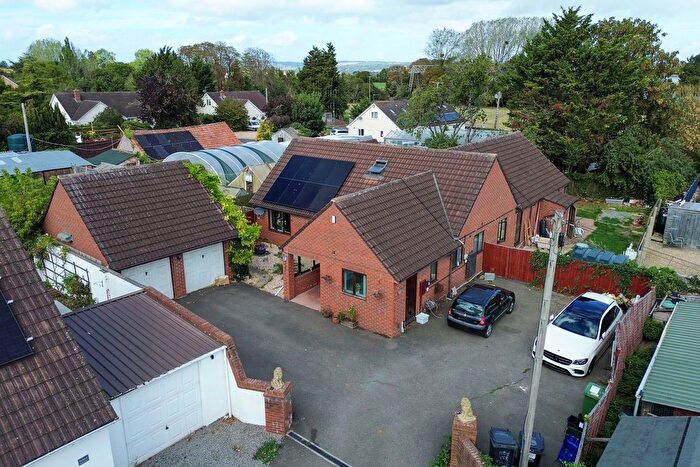 4 Bedroom Detached House For Sale In Gravelands Lane, Taunton, TA3