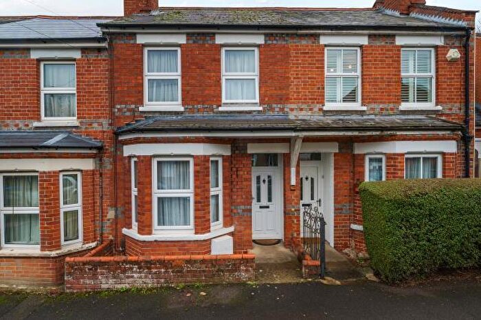 3 Bedroom Terraced House For Sale In Lawrence Road, Tilehurst, Reading, RG30