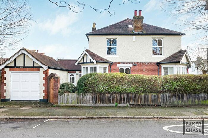 4 Bedroom End Terrace House For Sale In Edenbridge Road, Bush Hill Park, Enfield, EN1