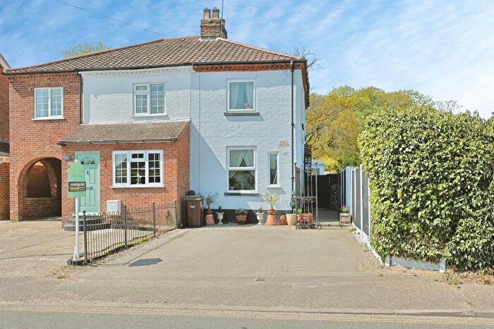 3 Bedroom Semi-Detached House For Sale In Spixworth Road, Norwich, NR6