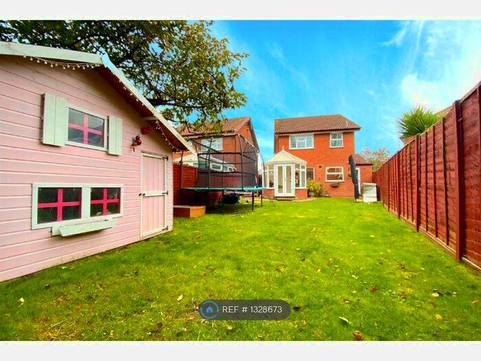 3 Bedroom Detached House To Rent In Stonea Close, Reading, RG6