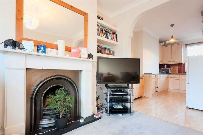2 Bedroom Flat To Rent In Albion Road, London, N16
