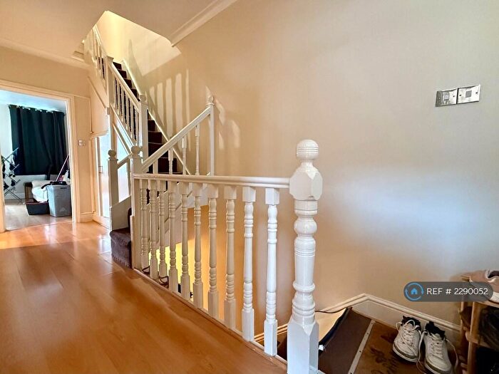 3 Bedroom Flat To Rent In Radnor Road, Harrow, HA1