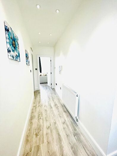 1 Bedroom Flat For Sale In Harrow Road, London, W9