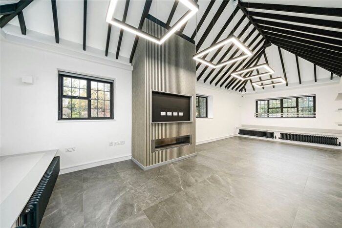 3 Bedroom Flat To Rent In Beech Hill Avenue, Barnet, EN4