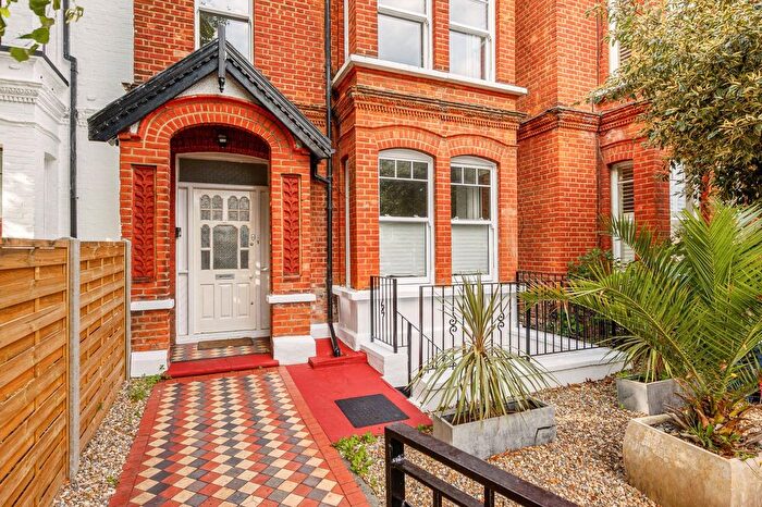 3 Bedroom Flat For Sale In Fauconberg Road, London, W4