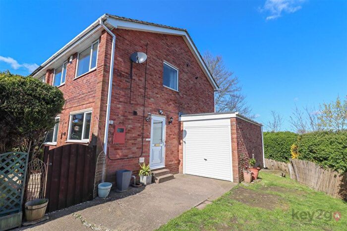 3 Bedroom Semi Detached House For Sale In Borrowdale Close, Halfway, Sheffield, S20