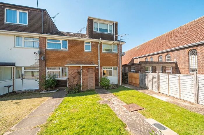 4 Bedroom End Of Terrace House For Sale In Lynn Close, Marston, OX3