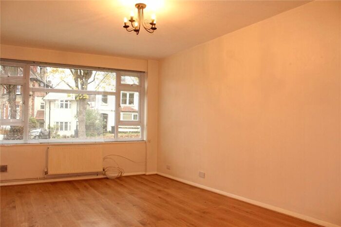 2 Bedroom Apartment To Rent In Sanderstead Road, South Croydon, Surrey, CR2