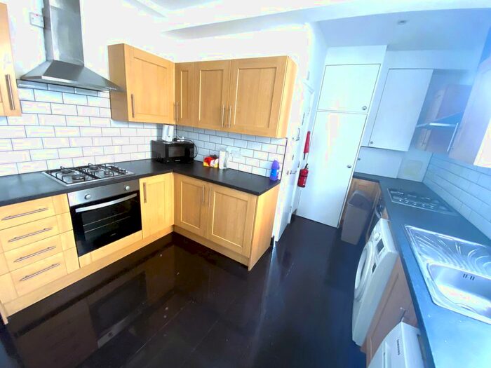 5 Bedroom Terraced House To Rent In Green Lane, Ilford, IG3