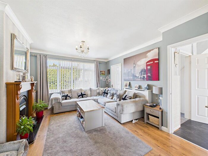 3 Bedroom End Of Terrace House For Sale In Loweswater Road, Binley, Coventry, CV3