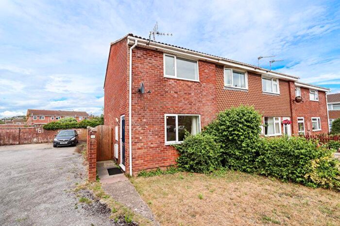 2 Bedroom End Of Terrace House To Rent In Butterfield Park, Clevedon, BS21