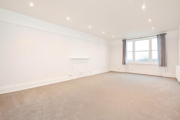 3 Bedroom Flat To Rent In Belsize Grove, Hampstead, NW3