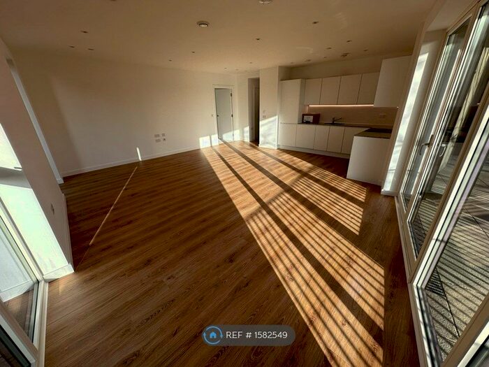 3 Bedroom Flat To Rent In Dockley Road, London, SE16