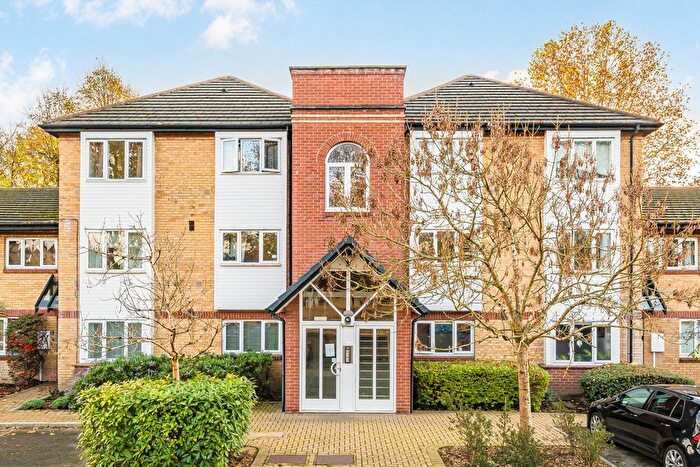 1 Bedroom Flat To Rent In Heathcote Road, St Margarets, TW1