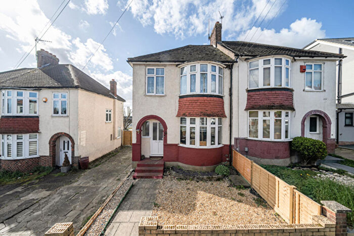 3 Bedroom Semi Detached House For Sale In Thornhill Avenue, London, SE18