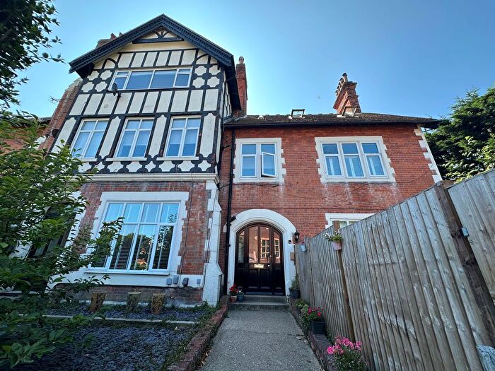 2 Bedroom Flat To Rent In Folkestone, CT20