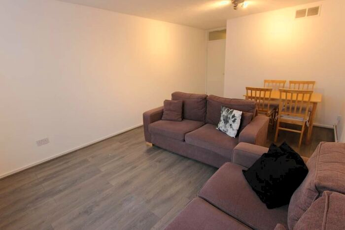 2 Bedroom Apartment To Rent In Crescent Road, London, N22