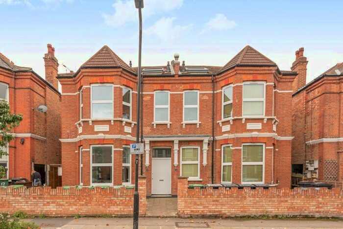 1 Bedroom Flat To Rent In - Skardu Road, London, NW2