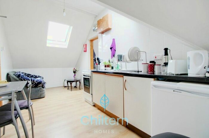 Studio To Rent In Dunstable Road, Leagrave, LU4