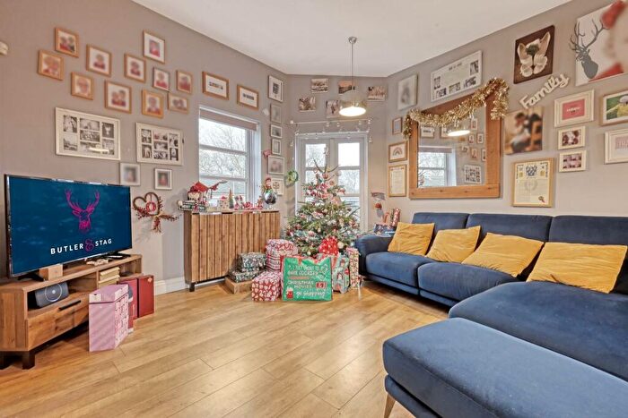 2 Bedroom Apartment To Rent In Wetherell Road, Victoria Park Village, E9