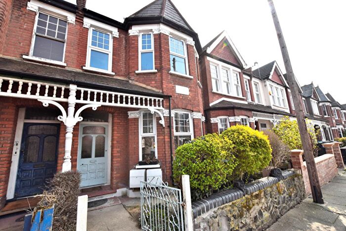 2 Bedroom Flat To Rent In Devonshire Road, Southgate, N13