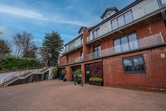 3 Bedroom Flat To Rent In Eden Lodges, Chigwell, IG7