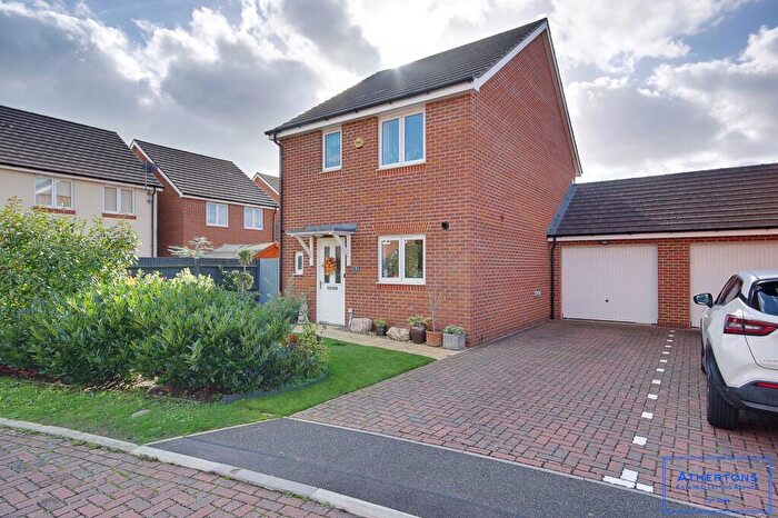 3 Bedroom Link Detached House For Sale In Diamond Place, Bournemouth, BH8