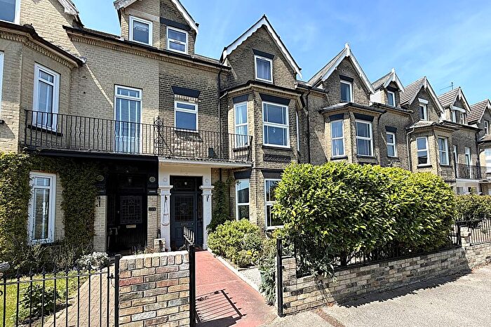 6 Bedroom Terraced House For Sale In London Road South, NR33