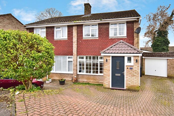 3 Bedroom Semi-Detached House For Sale In Cedar Close, Ditton, Aylesford, ME20