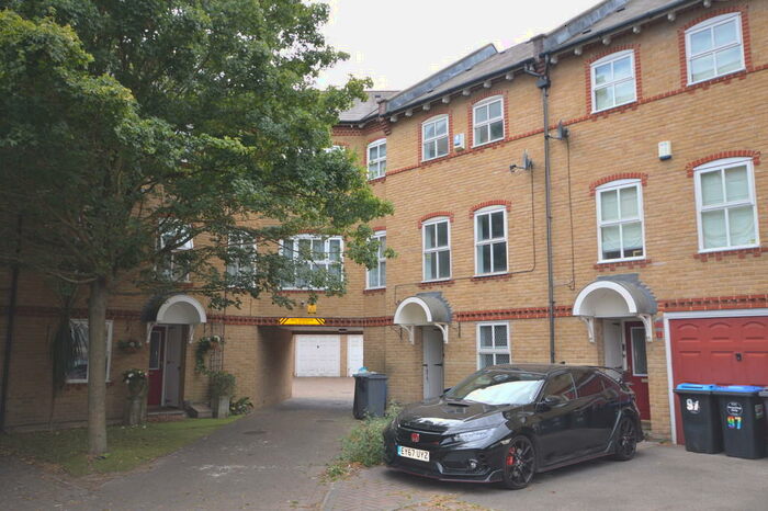4 Bedroom Town House To Rent In Chamberlayne Avenue, Wembley, HA9