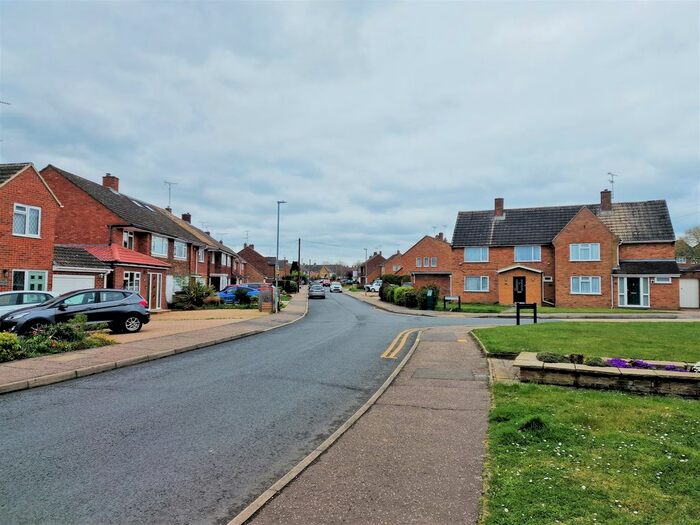 3 Bedroom Semi-Detached House To Rent In Ravensbourne Drive, Chelmsford, CM1