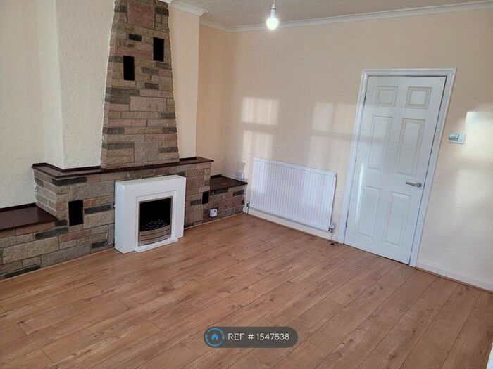 3 Bedroom Semi-Detached House To Rent In Hastilar Road South, Sheffield, S13