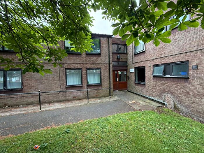 3 Bedroom Flat For Sale In Benwell Close, Benwell Grange, Newcastle Upon Tyne, NE15