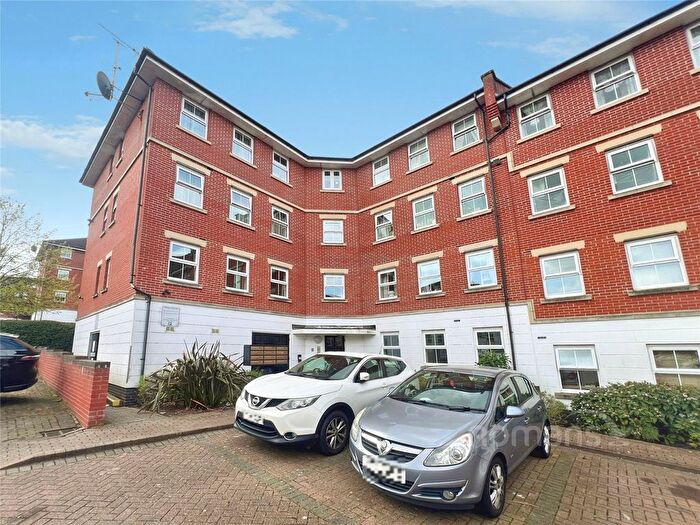 2 Bedroom Flat For Sale In Bell Chase, Aldershot, Hampshire, GU11