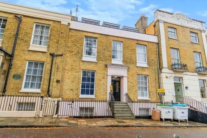 3 Bedroom Flat To Rent In Cranbury Terrace, Southampton SO14