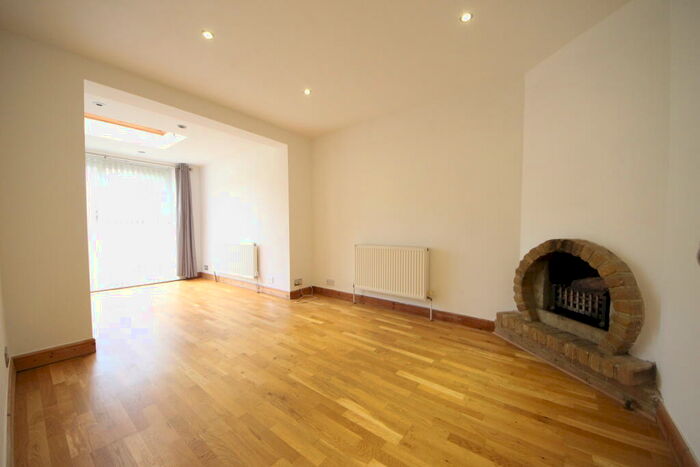 3 Bedroom House To Rent In Bridge Road - Chessington, KT9