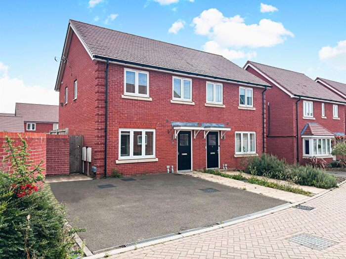 3 Bedroom Semi-Detached House For Sale In Lee Close, Halstead, CO9