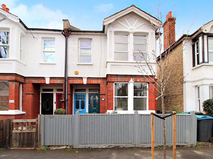 2 Bedroom Maisonette To Rent In Auckland Road, Kingston Upon Thames, KT1