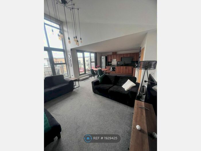 2 Bedroom Flat To Rent In Hart Street, Maidstone, ME16