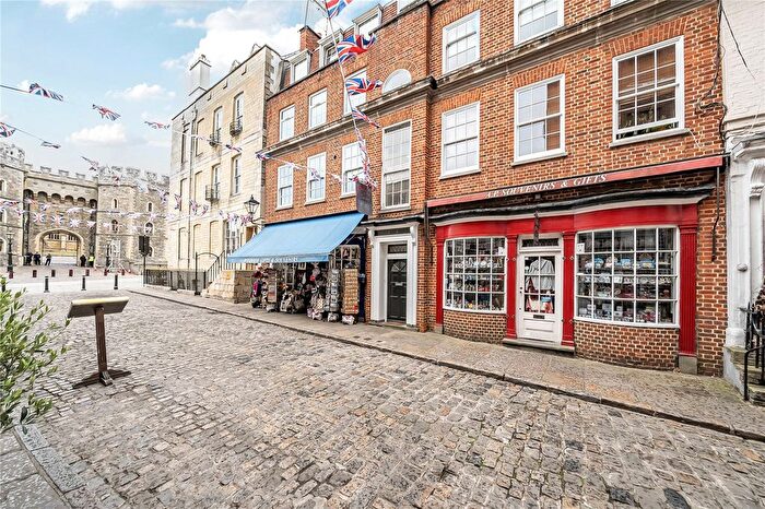2 Bedroom Flat For Sale In Church Street, Windsor, Berkshire, SL4