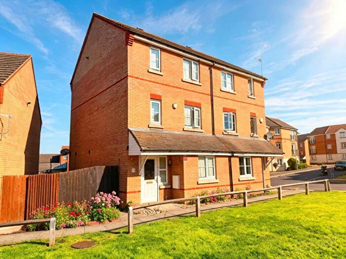 4 Bedroom Semi-Detached House To Rent In Nightingale Crescent, Harold Wood, Romford, RM3