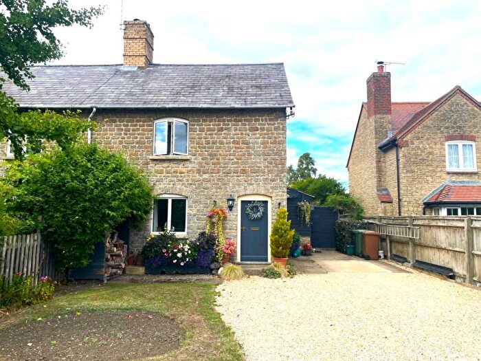 2 Bedroom End Of Terrace House For Sale In Hinton Waldrist, Faringdon, Oxfordshire, SN7