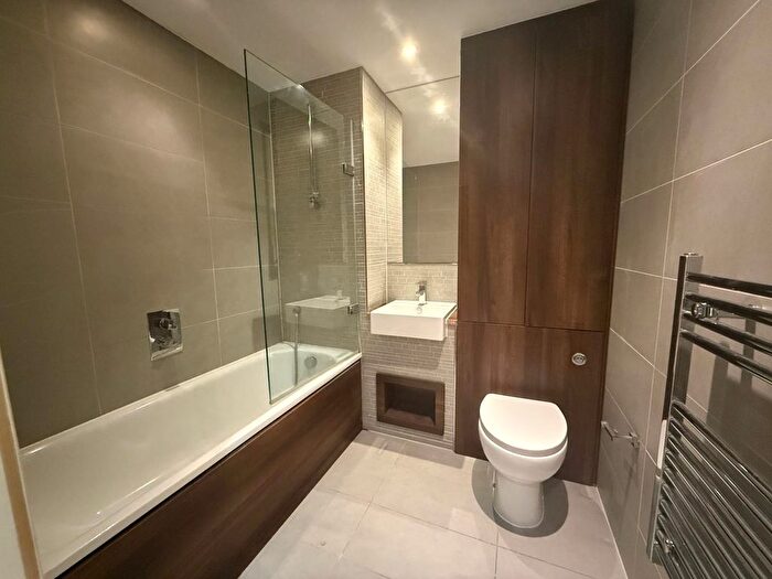 2 Bedroom Flat To Rent In Goodchild Road, London, N4
