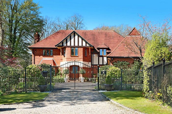 5 Bedroom Country House For Sale In Pavilion End, Forty Green Road, Knotty Green, Beaconsfield, HP9