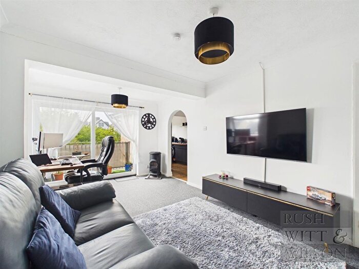 2 Bedroom Flat For Sale In Coghurst Road, Hastings, TN35
